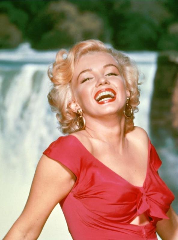 Marilyn, in red perfection, on auction this weekend | arts•meme