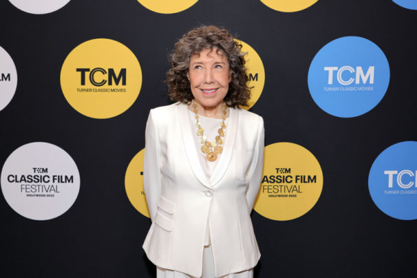 Cementing mitts and memories: Lily Tomlin honored at TCM Fest 2022